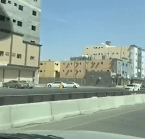ارض للاستثمار شارع تجاري 50 في حي البوادي شارع ولي العهد