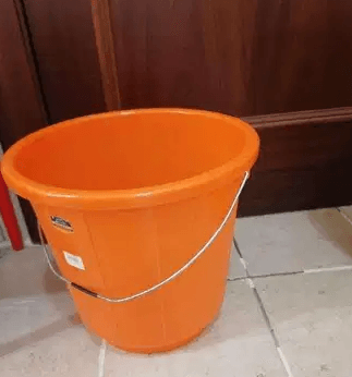 Plastic bucket and laundry